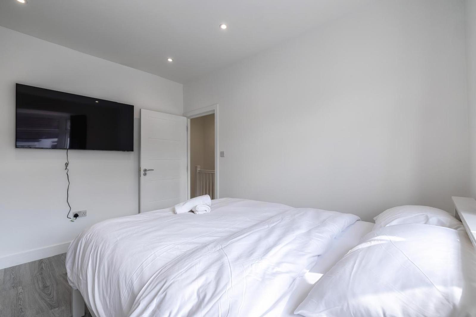 Modern Home With Driveway Parking For 2 Vehicles, Near Tottenham Hotspur Stadium, White Hart Lane Train Station London Eksteriør billede