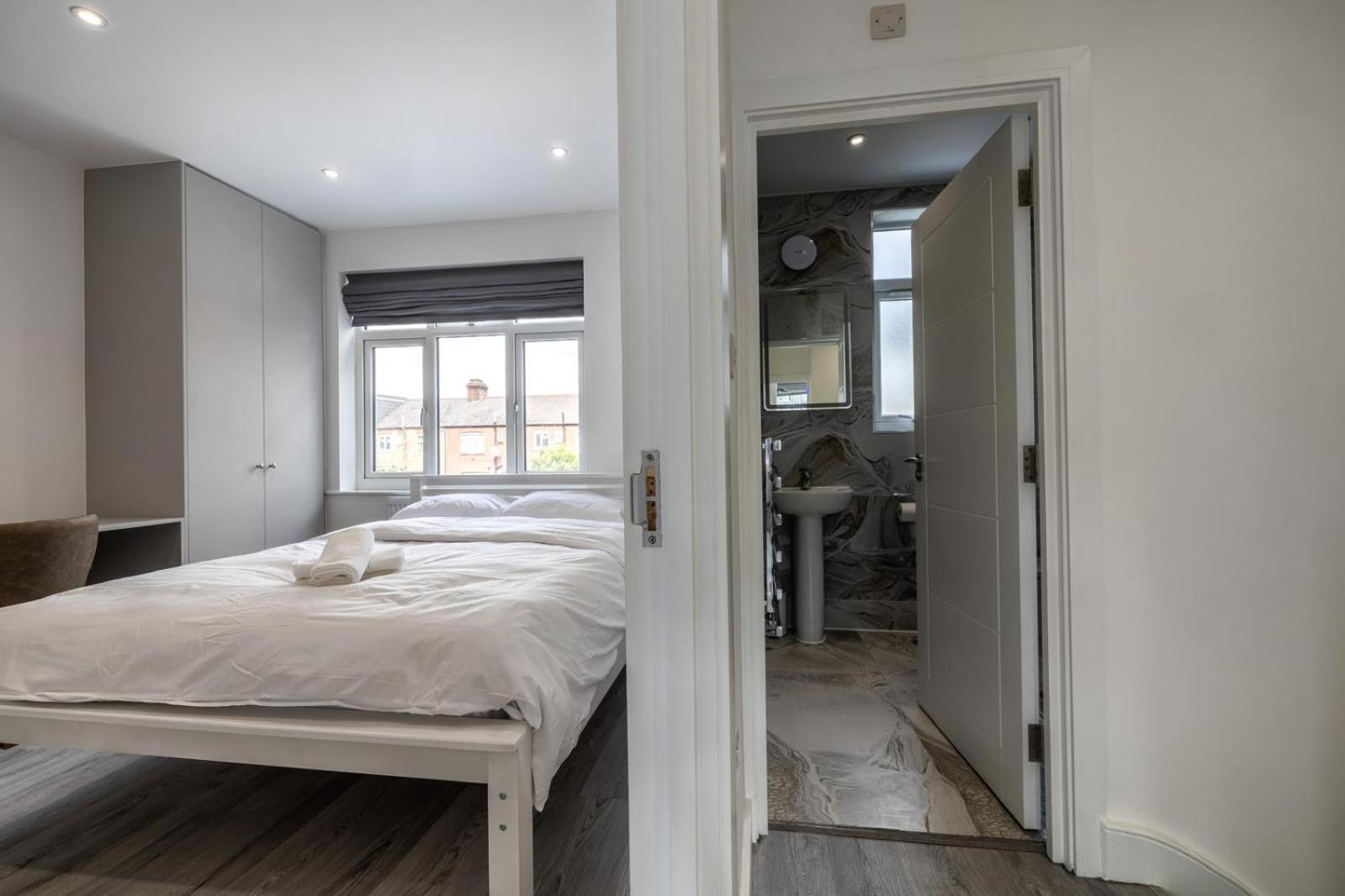 Modern Home With Driveway Parking For 2 Vehicles, Near Tottenham Hotspur Stadium, White Hart Lane Train Station London Eksteriør billede