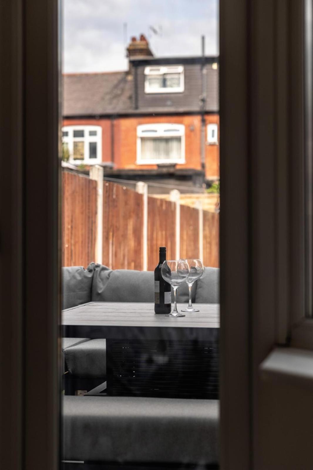 Modern Home With Driveway Parking For 2 Vehicles, Near Tottenham Hotspur Stadium, White Hart Lane Train Station London Eksteriør billede