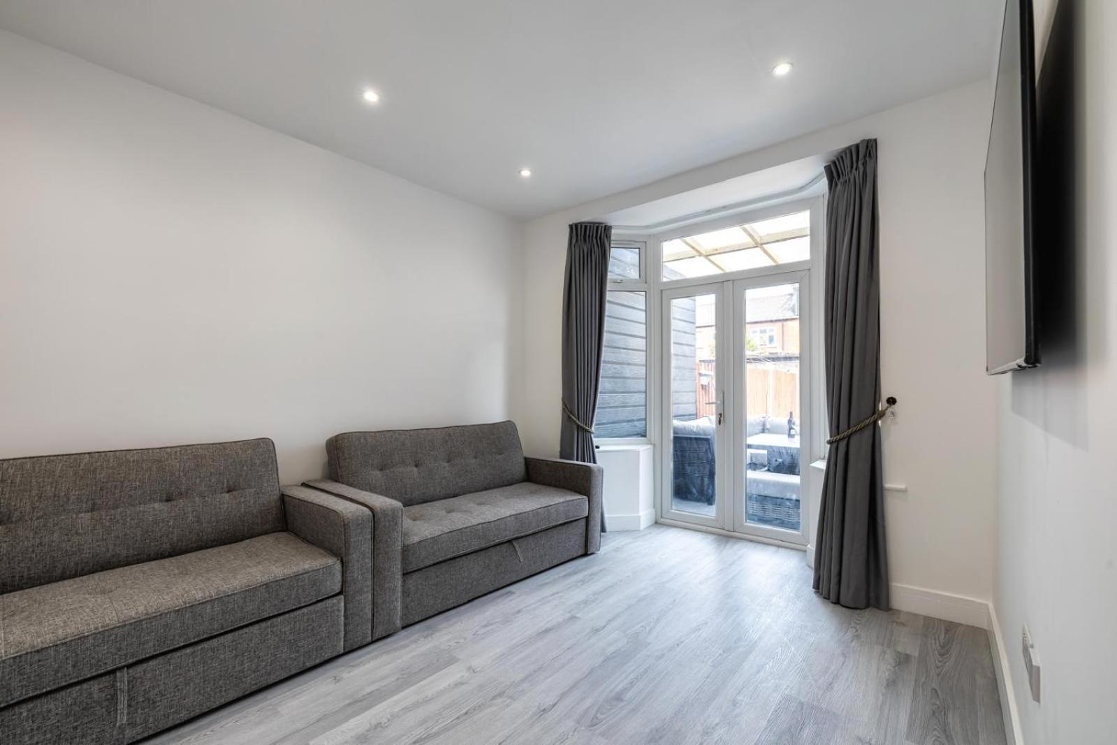 Modern Home With Driveway Parking For 2 Vehicles, Near Tottenham Hotspur Stadium, White Hart Lane Train Station London Eksteriør billede