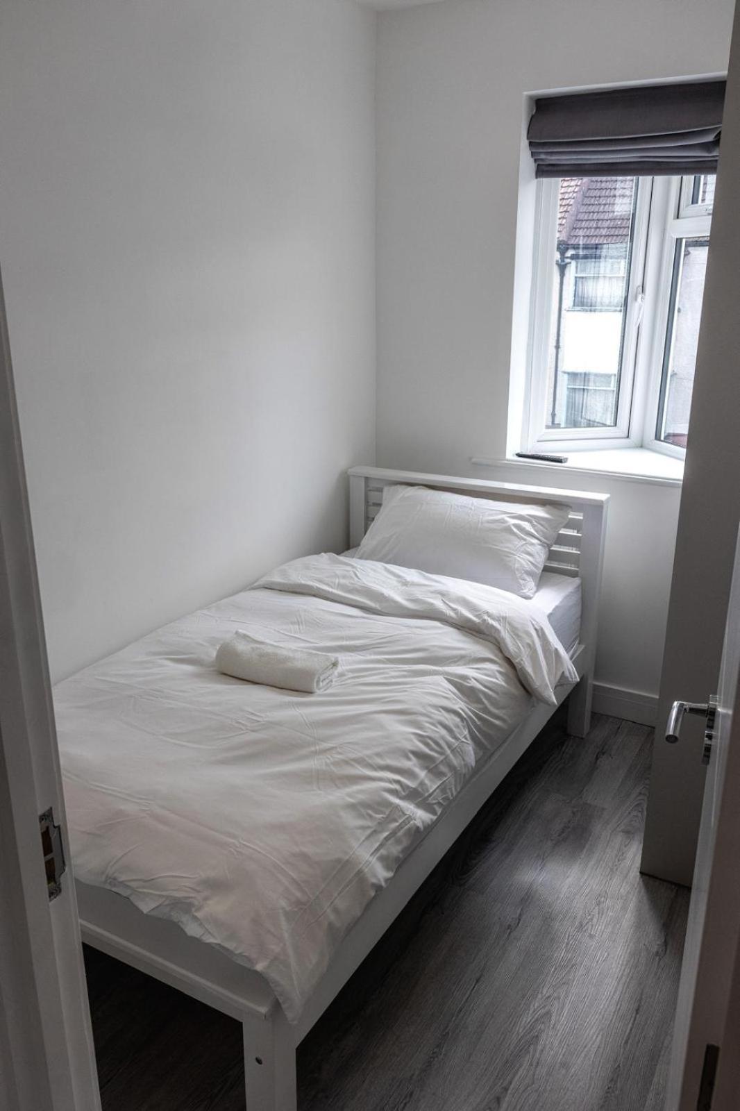 Modern Home With Driveway Parking For 2 Vehicles, Near Tottenham Hotspur Stadium, White Hart Lane Train Station London Eksteriør billede